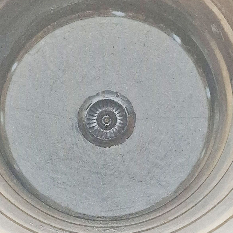 Mouldable refractory lining applied to a boiler quarl entry door