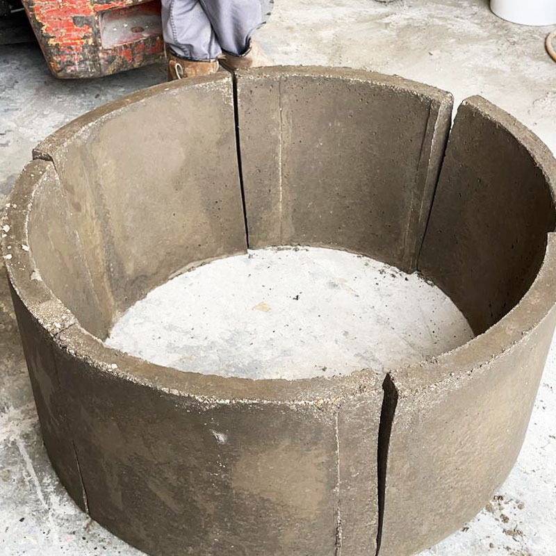 Pre-cast concrete quarl for boiler combustion chamber